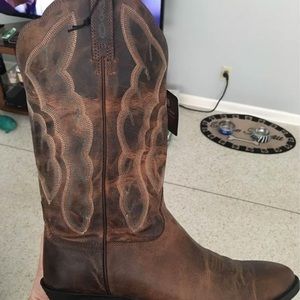 Sold on ♏️ercari. Ariat cowboy boots size 9.5B / 9.5